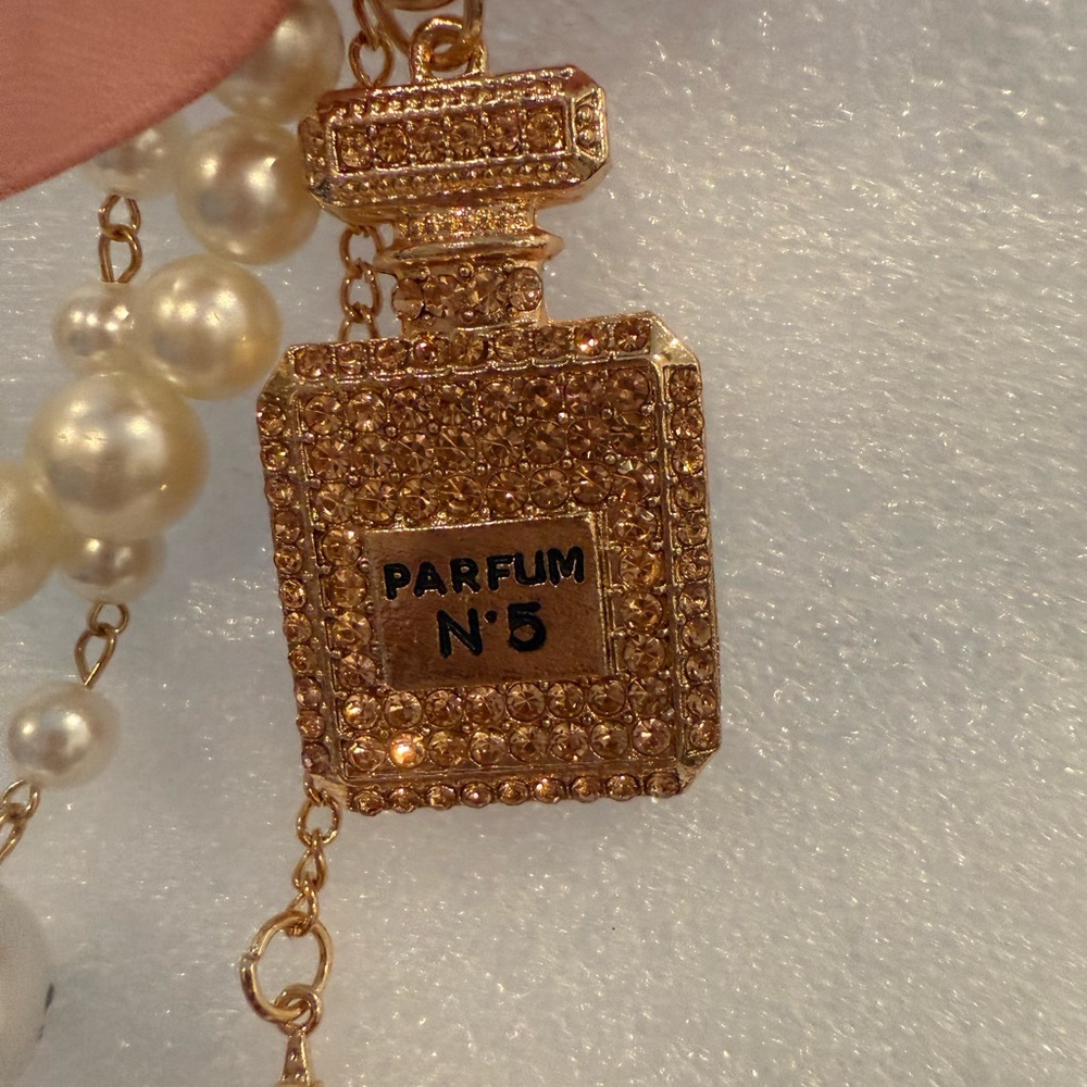 Chic Parfum Bottle & Pearl Bracelet Keychain Blush Bow Eiffel Charm GoldTone New - Picture 3 of 11
